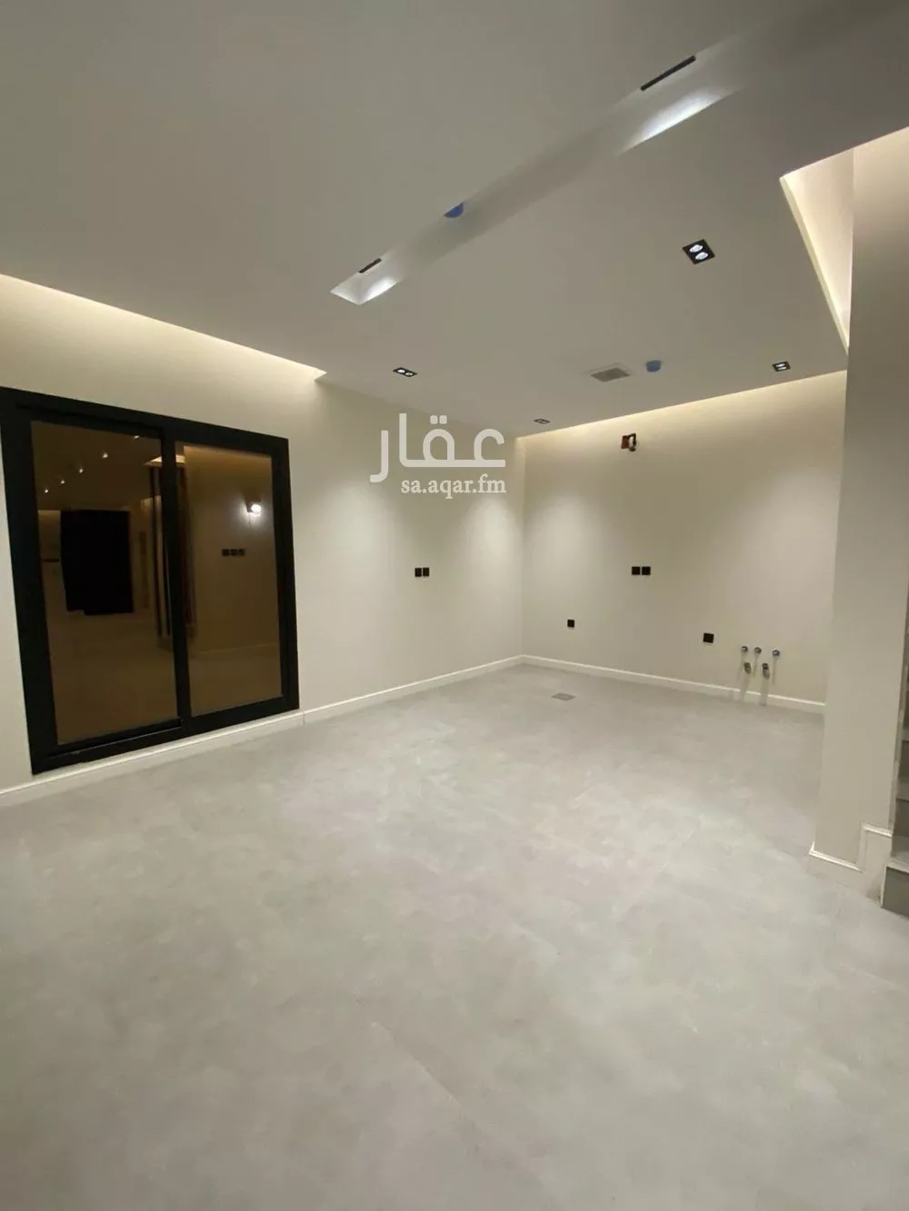 فيلا 4 غرف في العارض 7