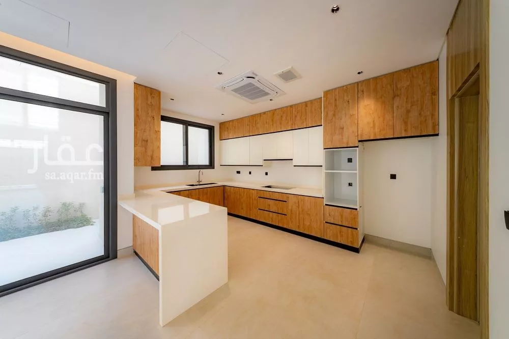 5 bedroom villa in Al Qairawan 4