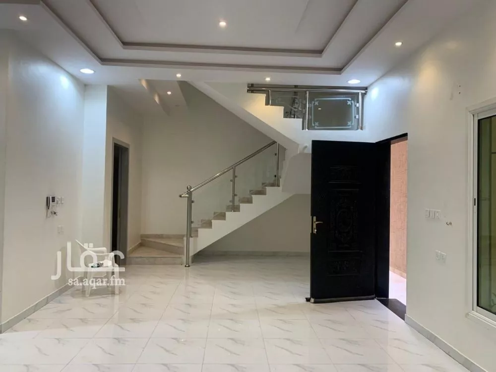 5 bedroom villa in Al Qadisiyah 3