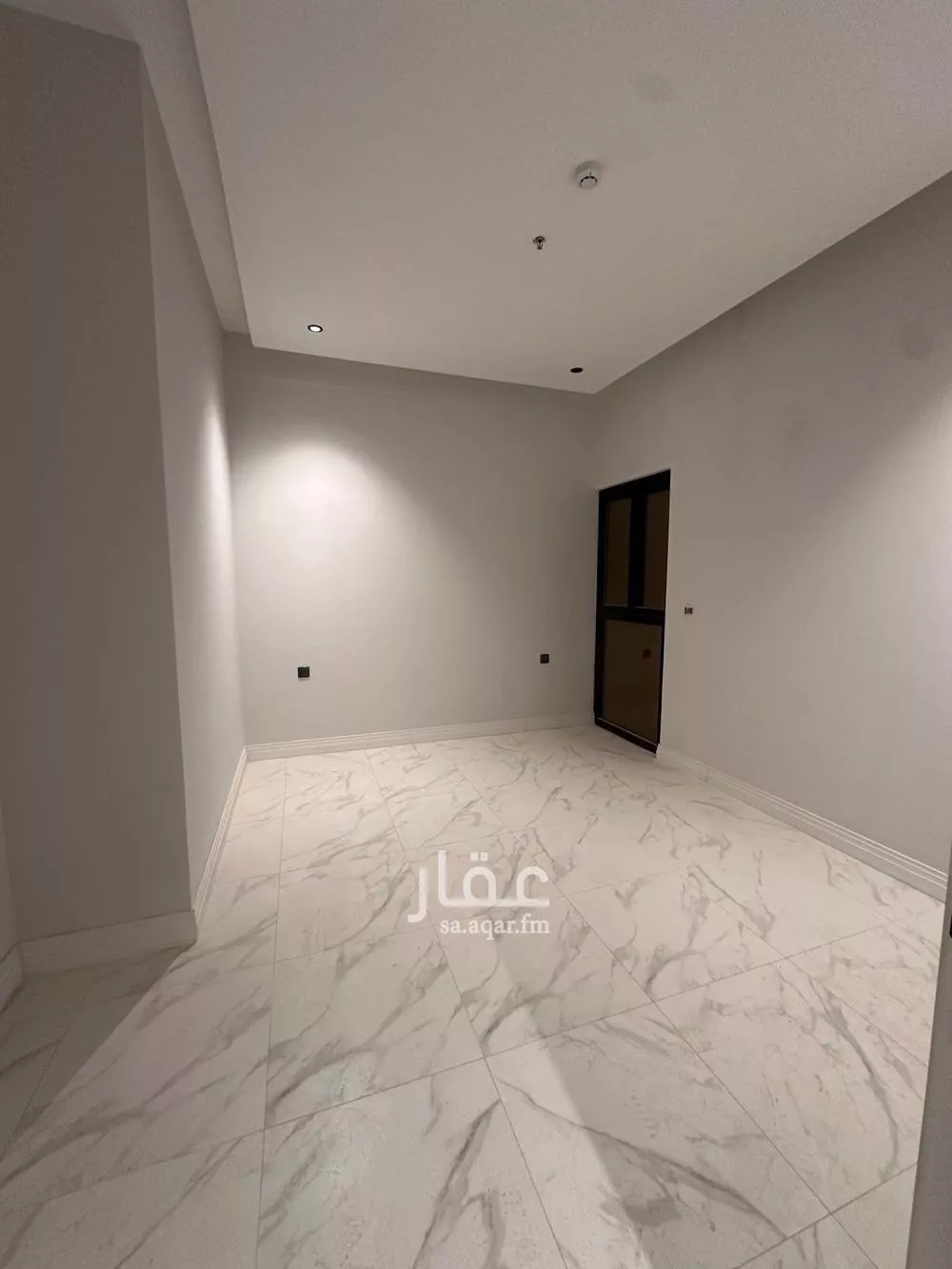 شقة 4 غرف في الملقا 3