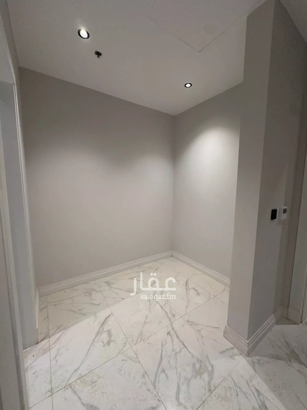 شقة 4 غرف في الملقا 7