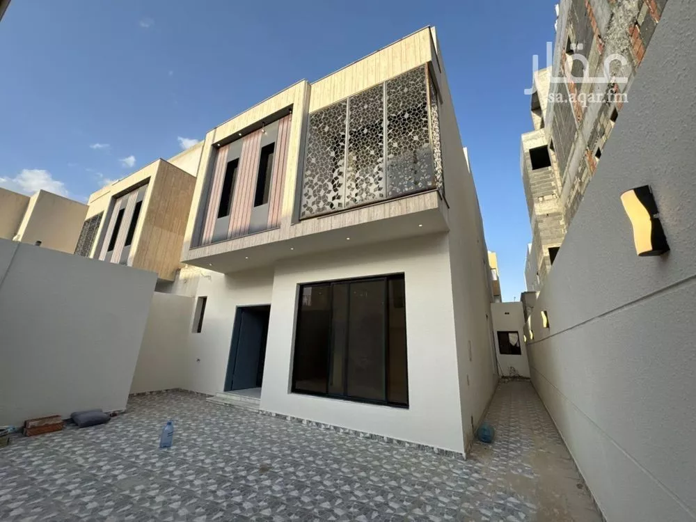 5 bedroom villa in Al Aridh 4