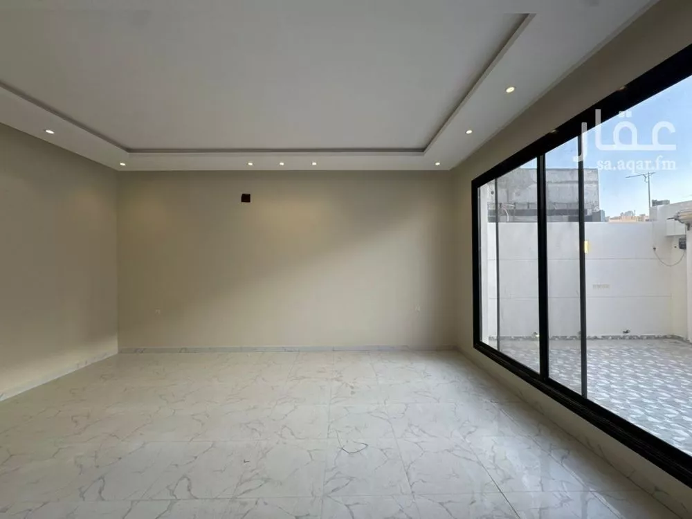 5 bedroom villa in Al Aridh 10
