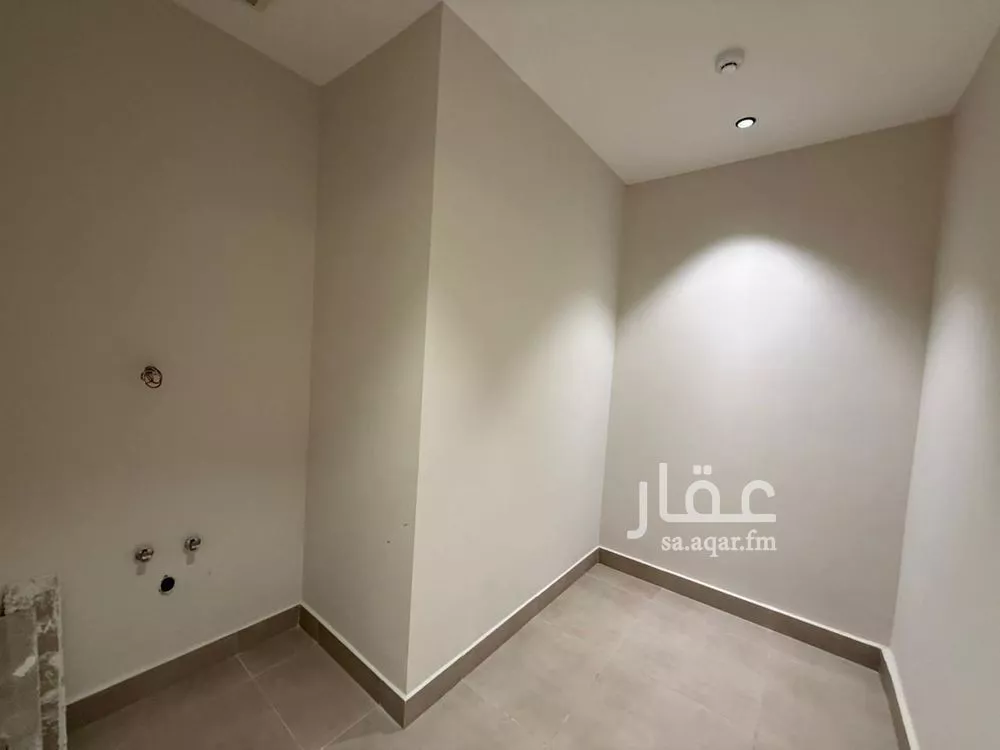 شقة 3 غرف في العارض 10