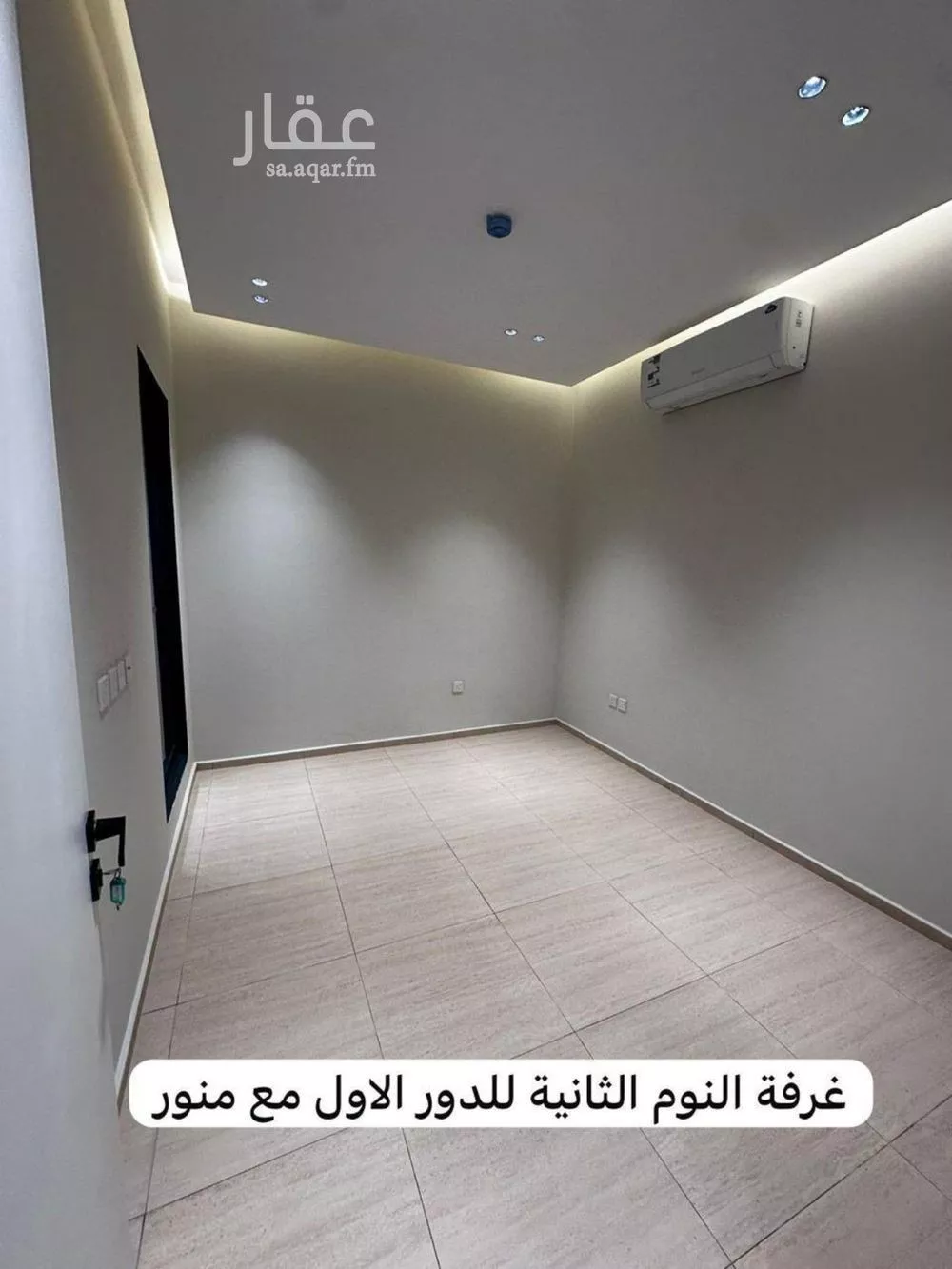 فيلا 6 غرف في العارض 8