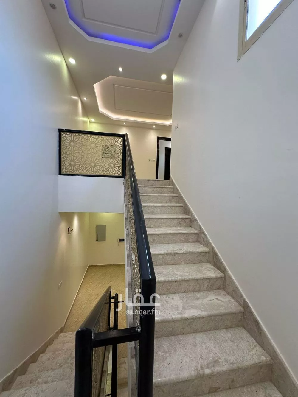 5 bedroom villa in Al Aridh 9