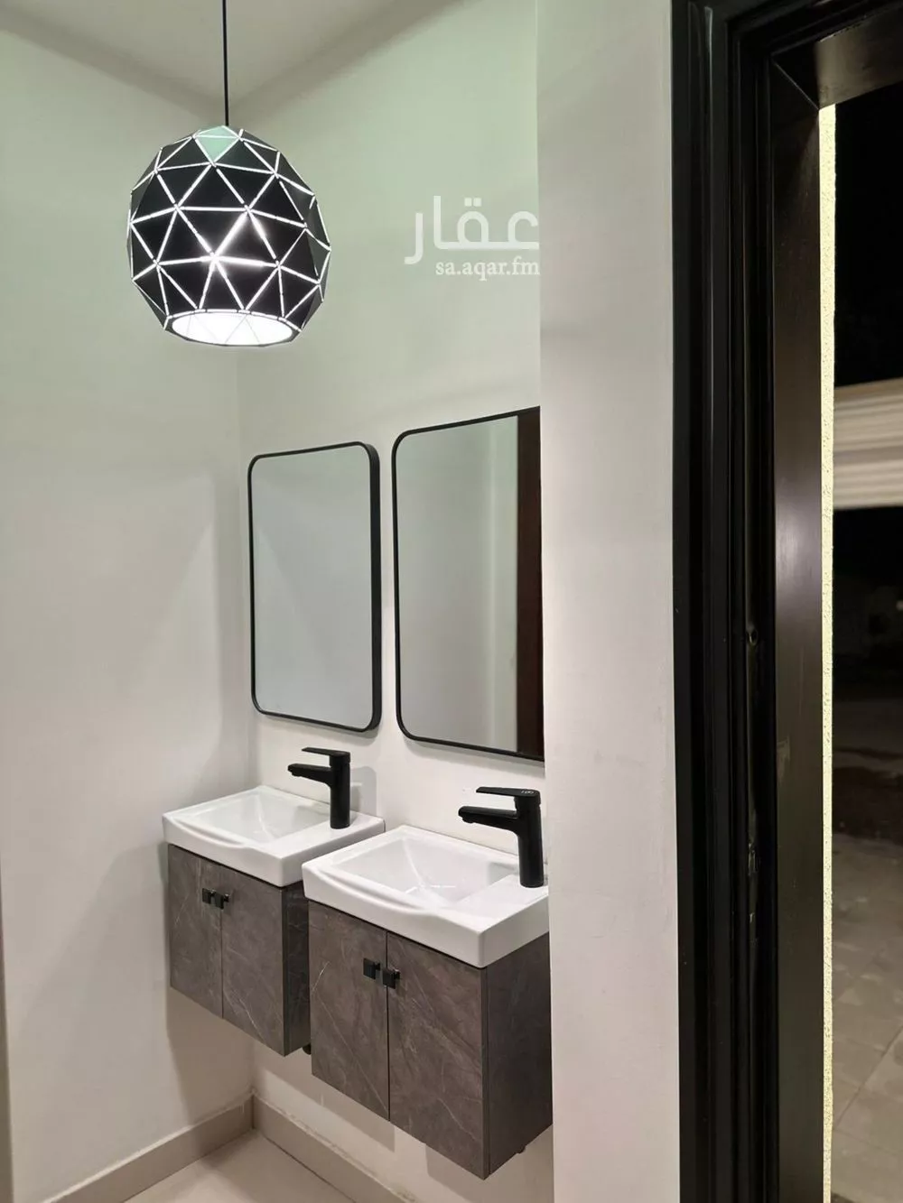 5 bedroom villa in Al Aridh 8