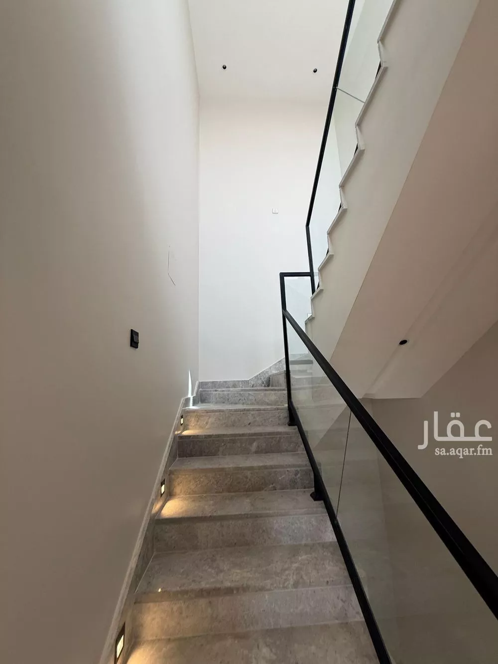 فيلا 4 غرف في العارض 22