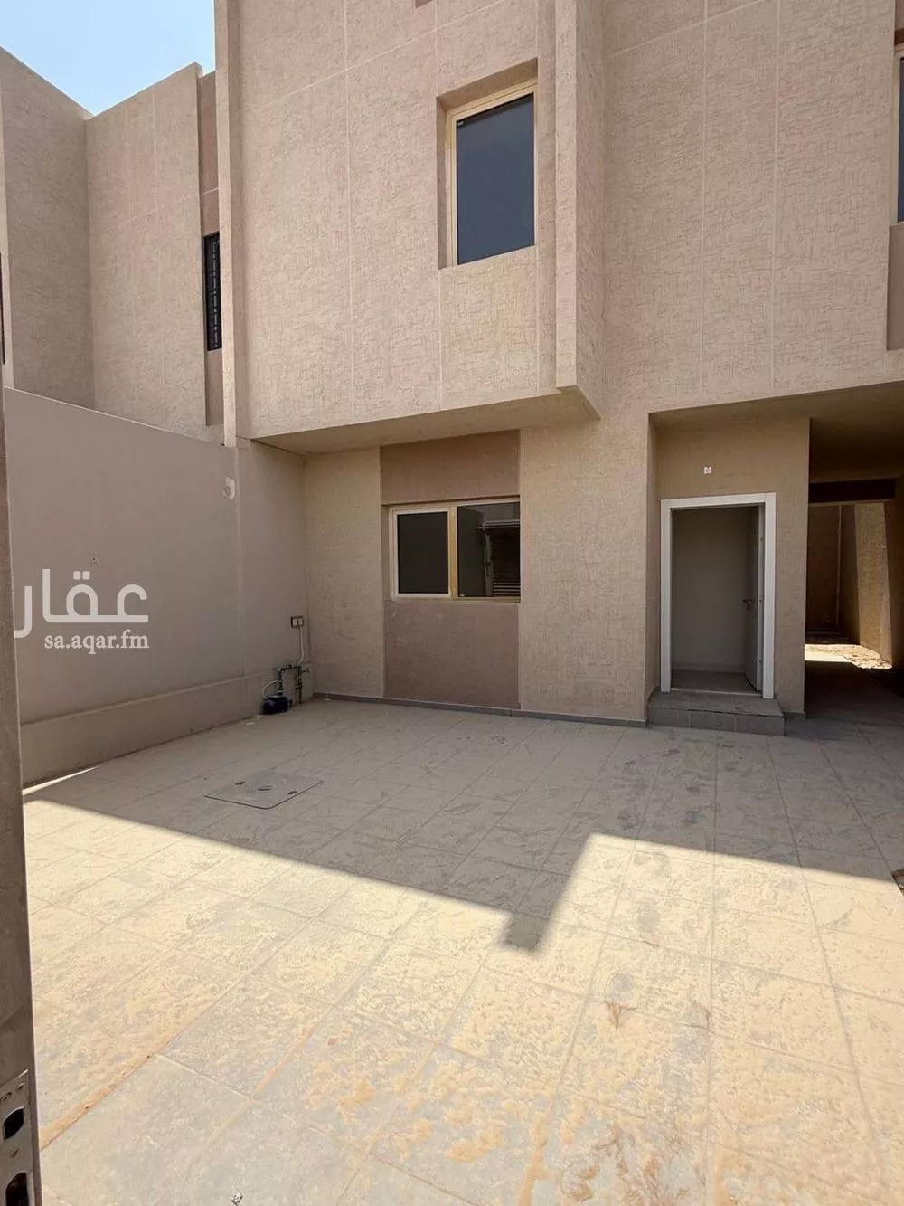 فيلا 4 غرف في العارض 8