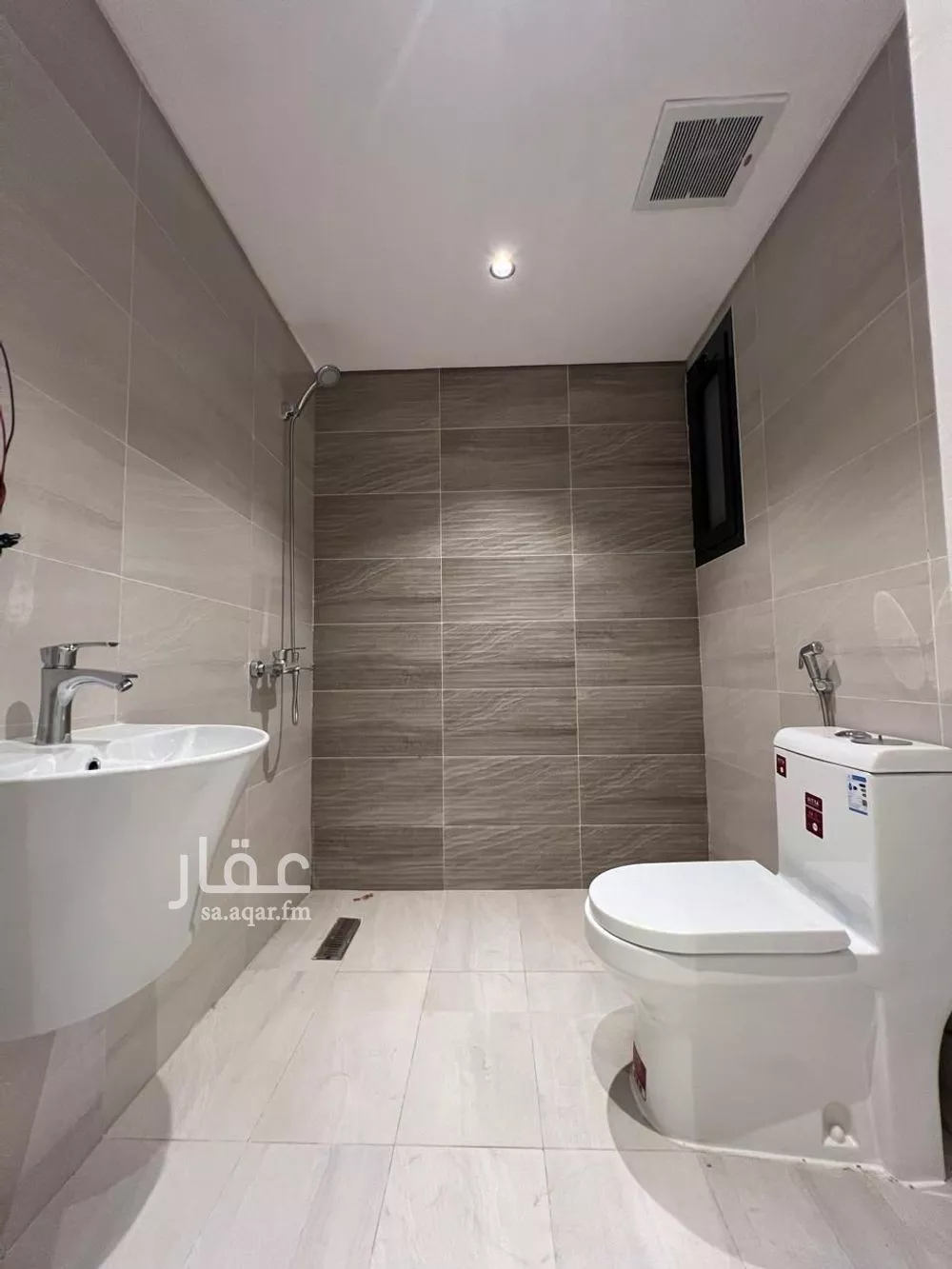 4 bedroom villa in Al Rimal 9