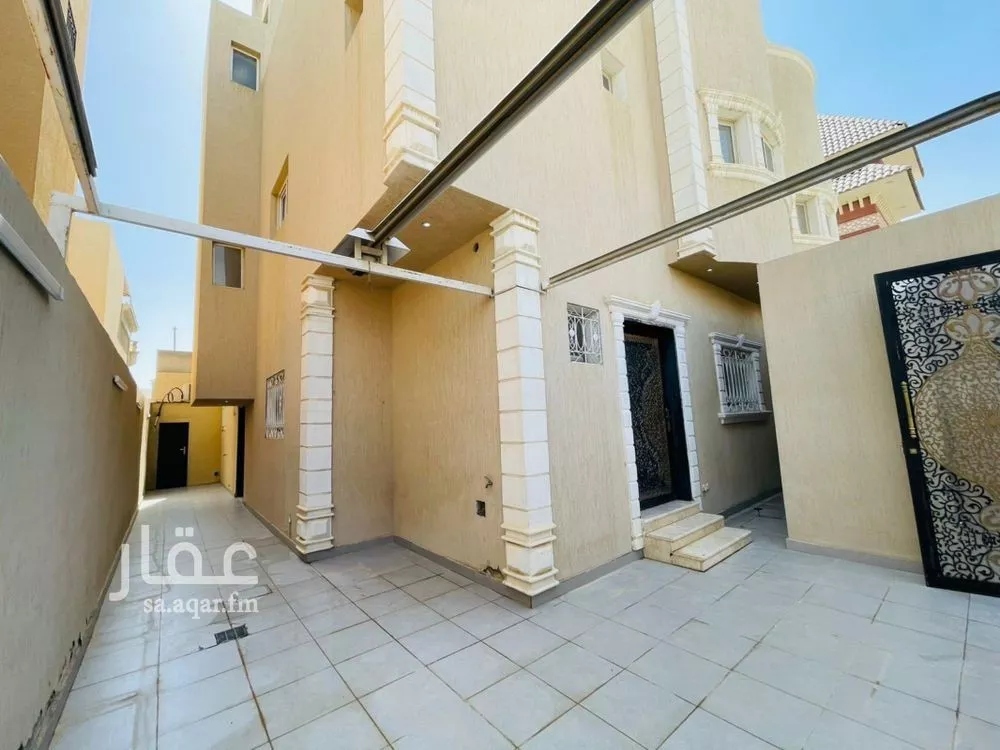 4 bedroom villa in Al Malqa 12