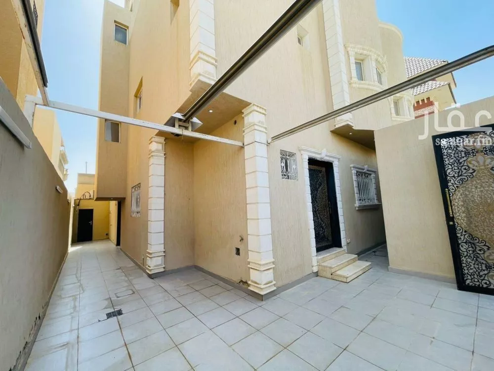 4 bedroom villa in Al Malqa 3
