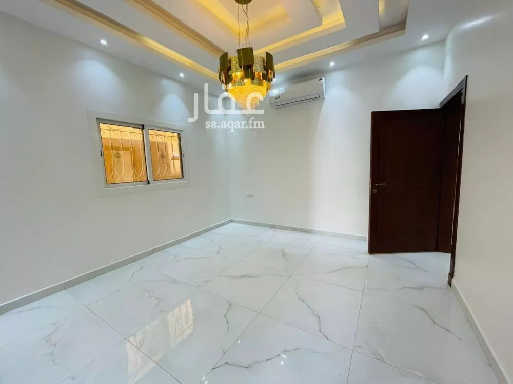 4 bedroom villa in Al Malqa 9