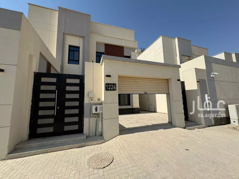 5 bedroom villa in Al Janadriyah 2