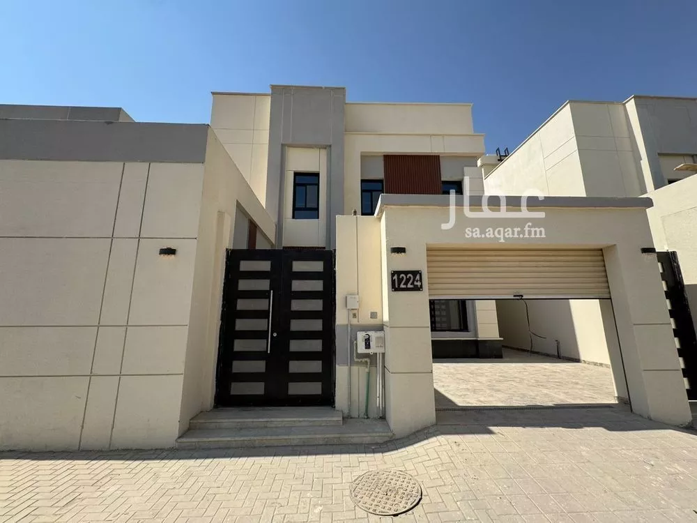 5 bedroom villa in Al Janadriyah 3