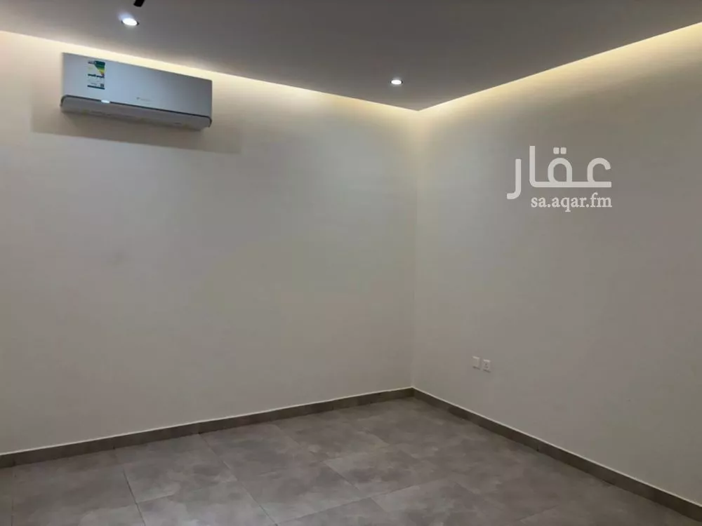 فيلا 4 غرف في العارض 6