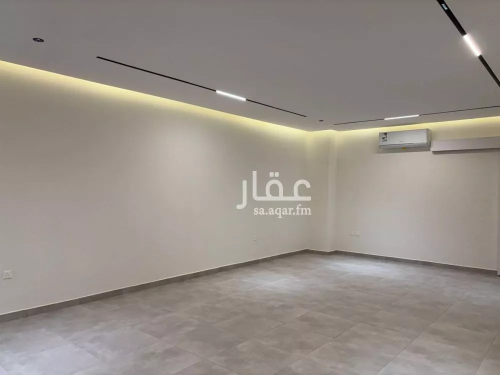فيلا 4 غرف في العارض 8