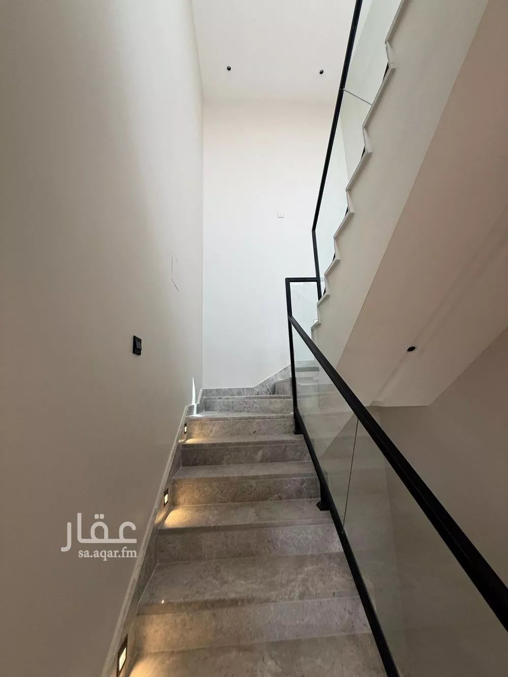 فيلا 4 غرف في العارض 12