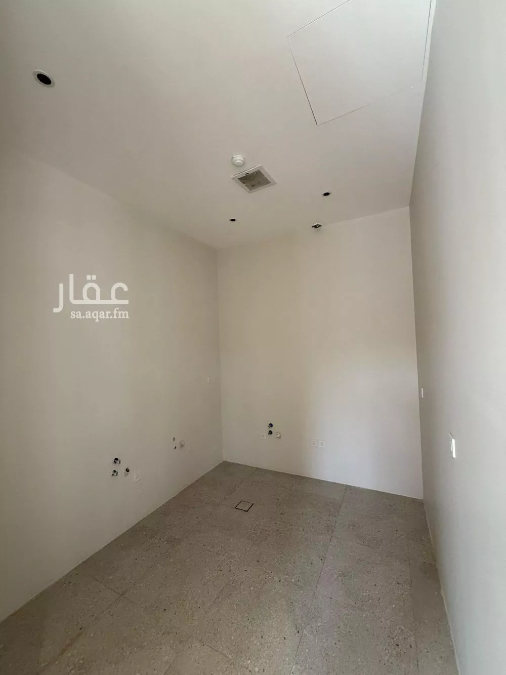 فيلا 4 غرف في العارض 8