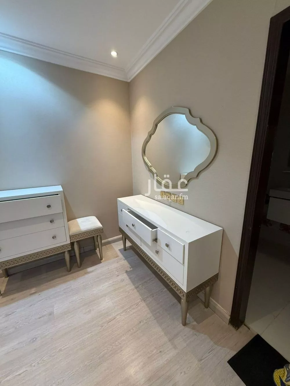5 bedroom villa in Dhahrat Laban 7