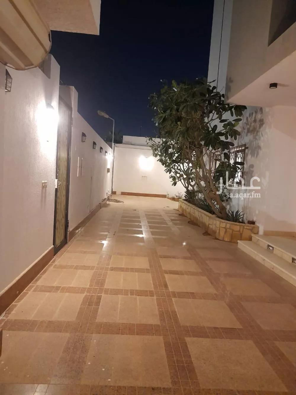 فيلا 4 غرف في النخيل 2