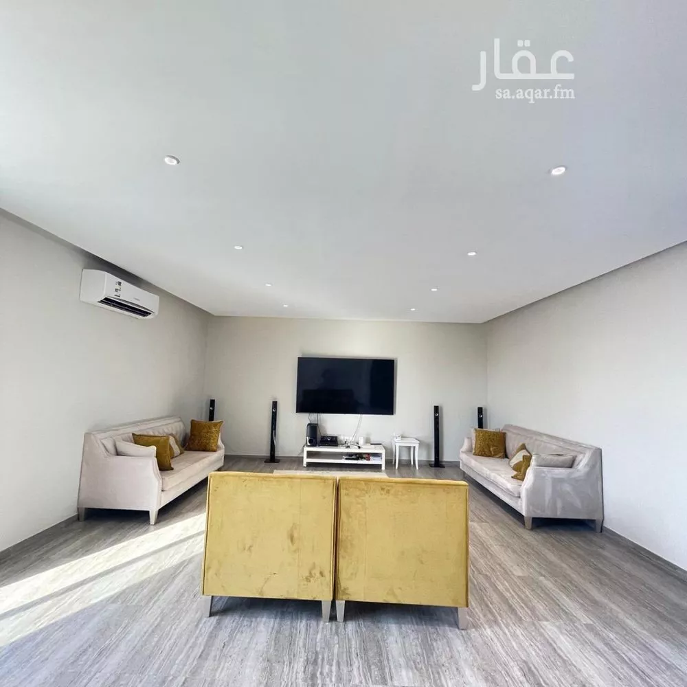 8 bedroom villa in Al Rimal 4