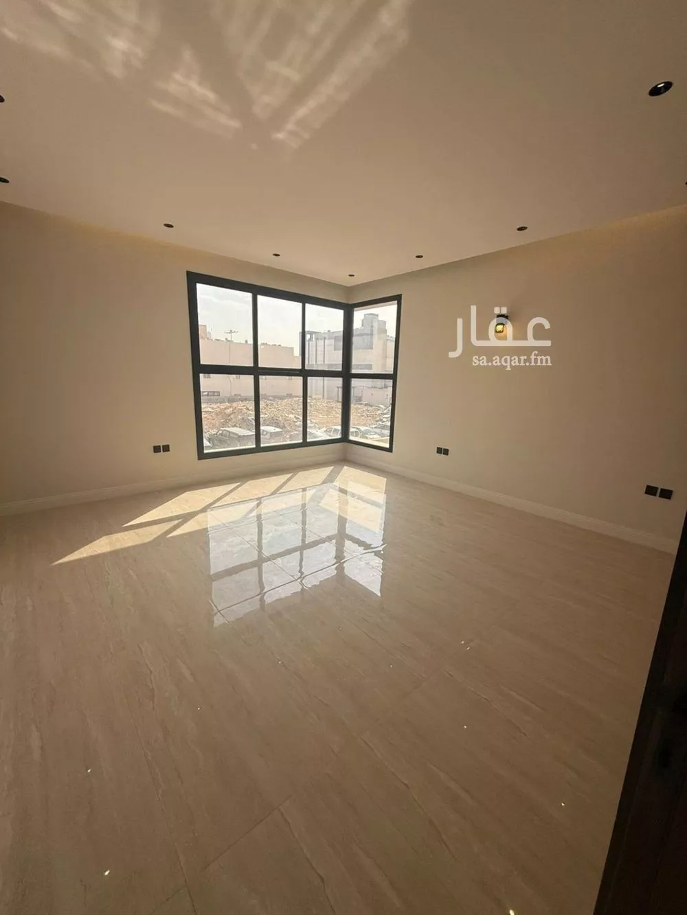 فيلا 5 غرف في النرجس 17