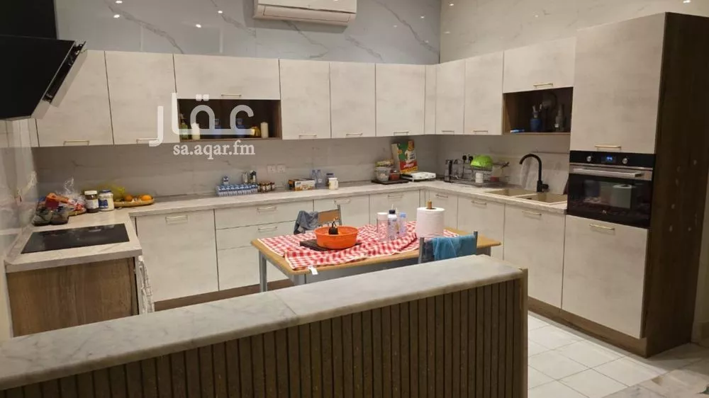5 bedroom apartment in Al Yarmouk 2