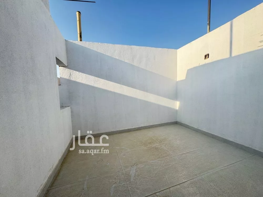 فيلا 5 غرف في طيبة 12