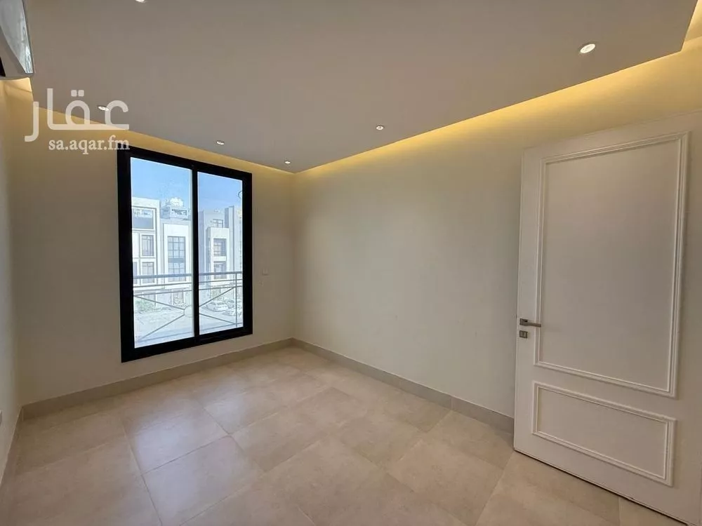 3 bedroom apartment in Al Yasmin 10