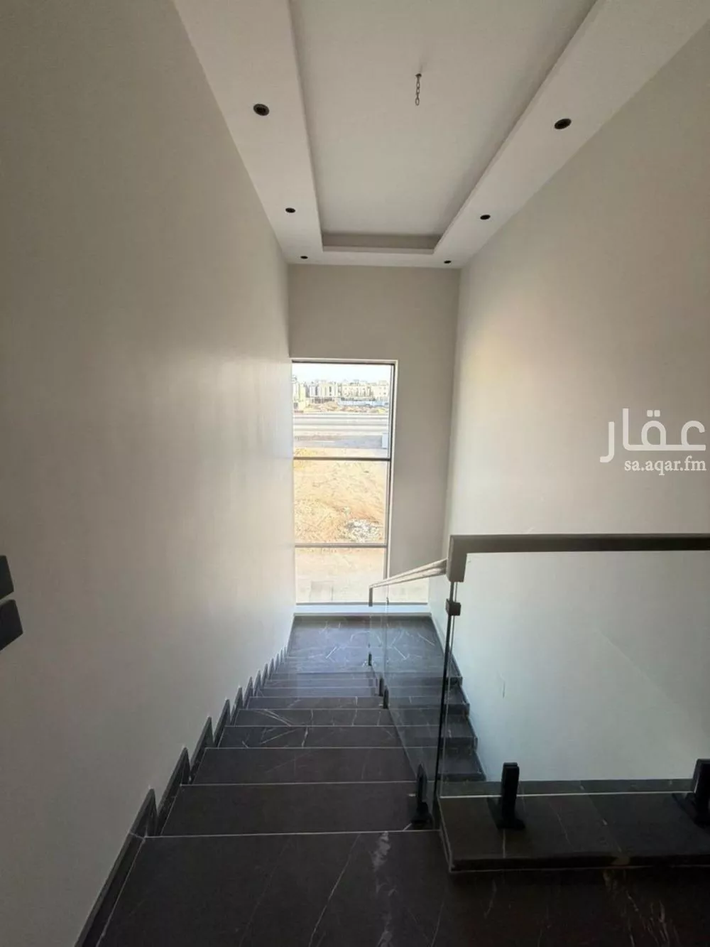 فيلا 5 غرف في العارض 4