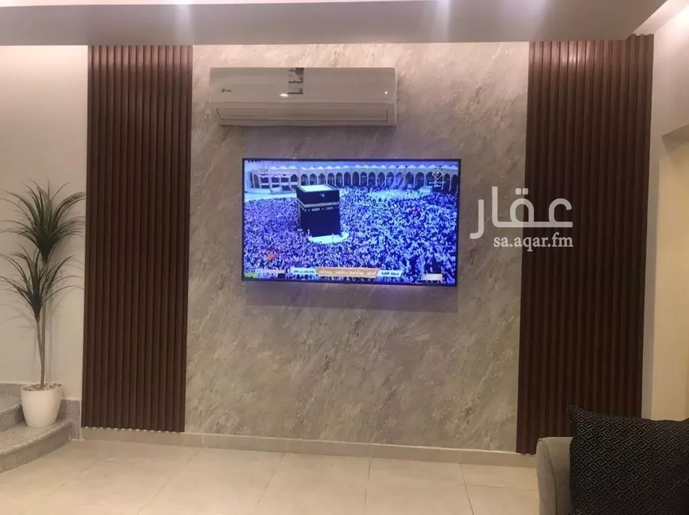 5 bedroom villa in Al Janadriyah 11