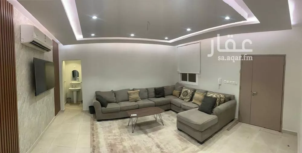 5 bedroom villa in Al Janadriyah 22
