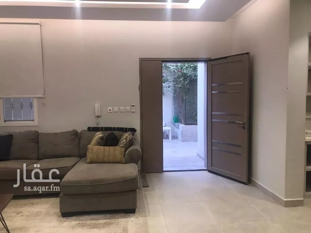 5 bedroom villa in Al Janadriyah 4