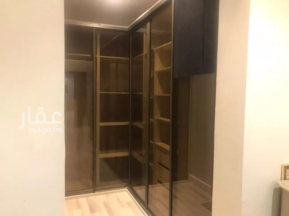 5 bedroom villa in Al Janadriyah 7