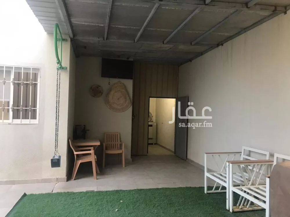 5 bedroom villa in Al Janadriyah 9