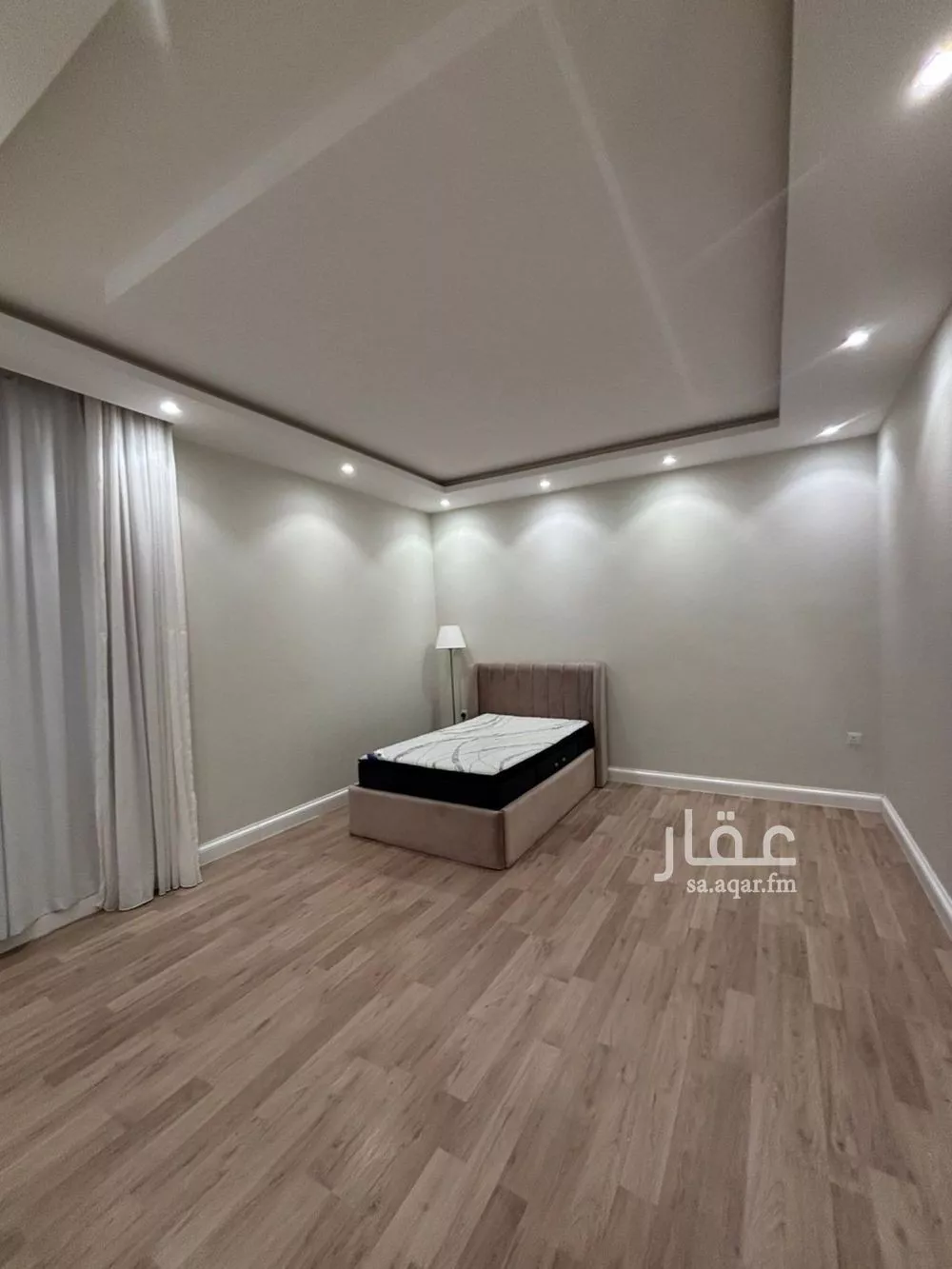 فيلا 4 غرف في العارض 9