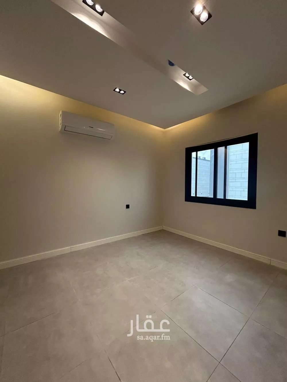 فيلا 4 غرف في العارض 12