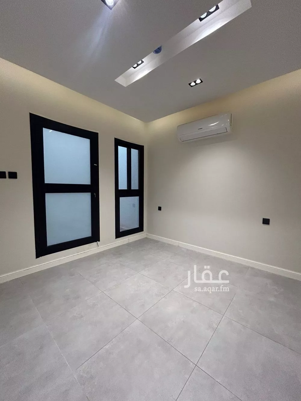 فيلا 4 غرف في العارض 13