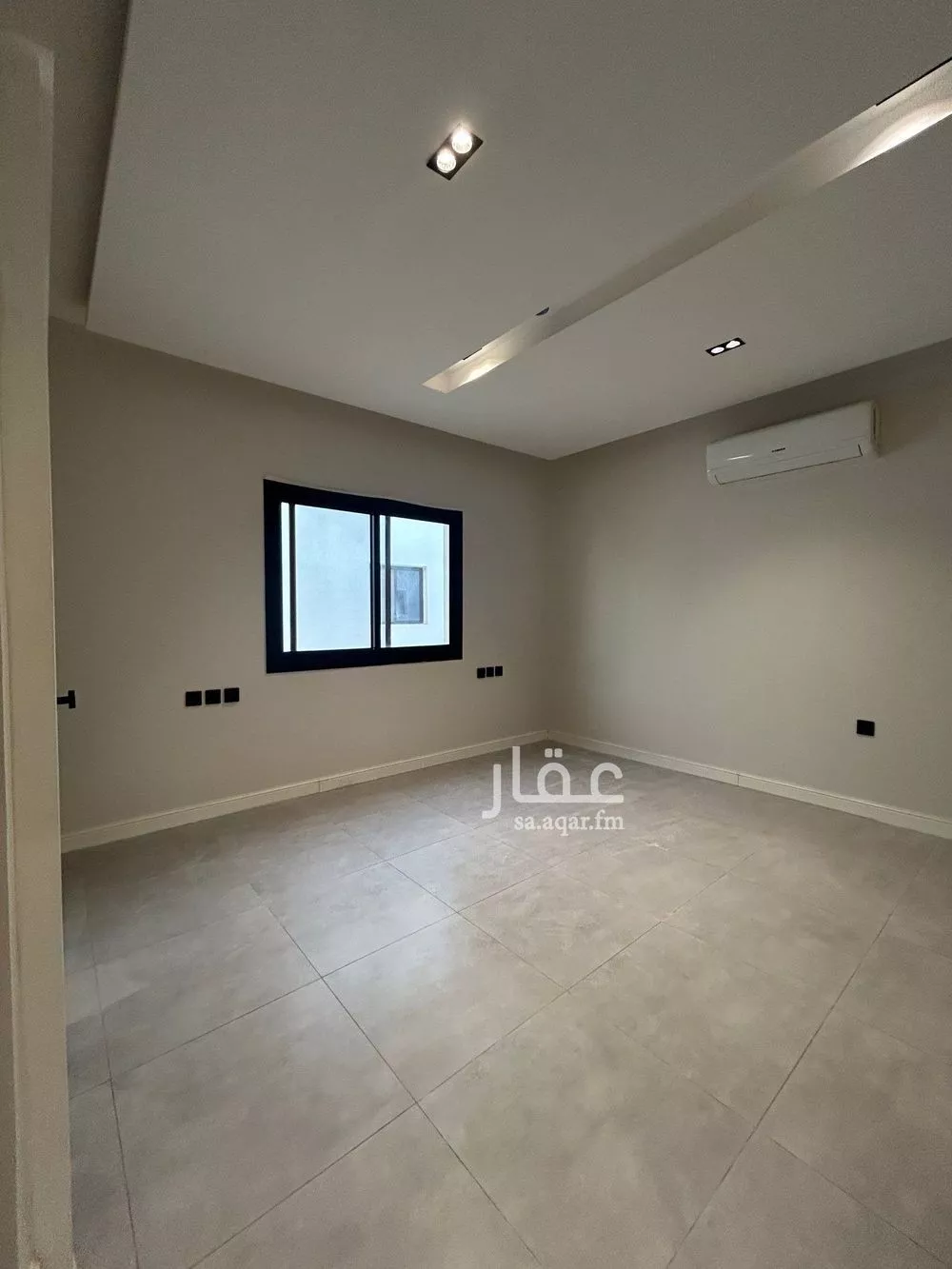 فيلا 4 غرف في العارض 10
