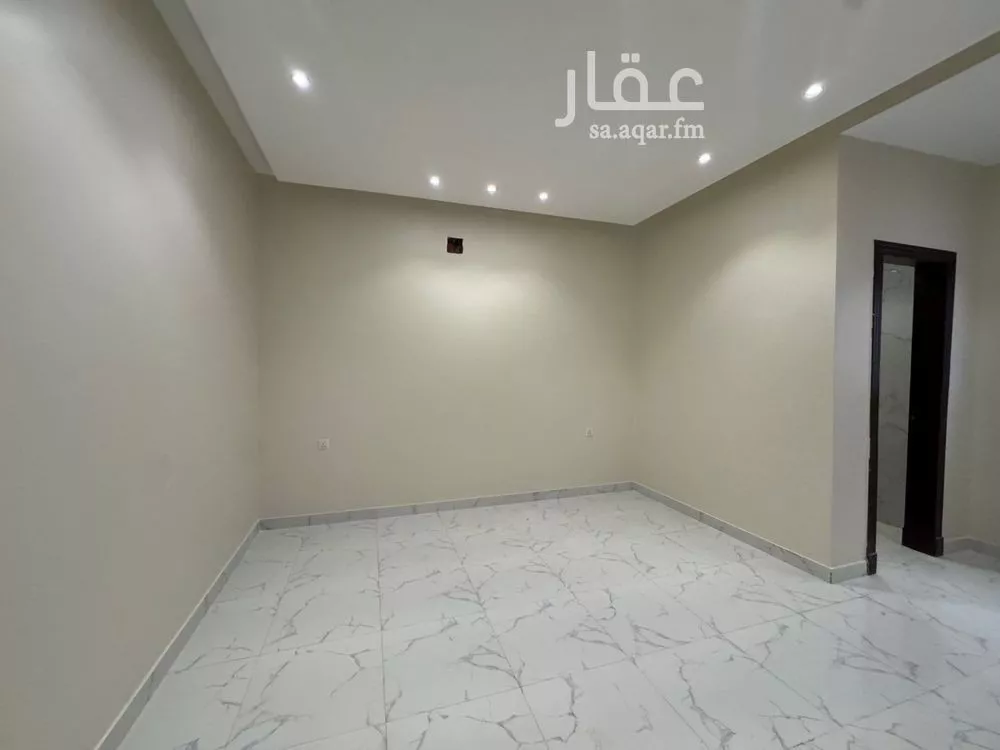 فيلا 5 غرف في العارض 13