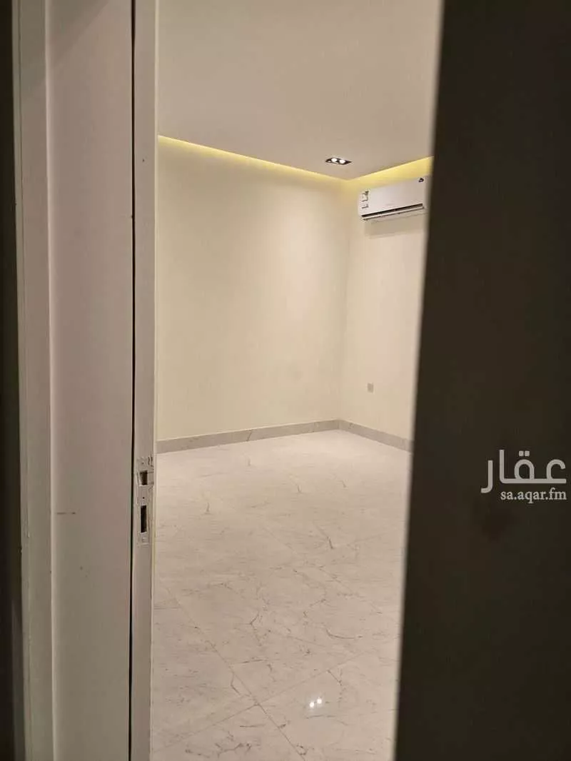 فيلا 4 غرف في العارض 10