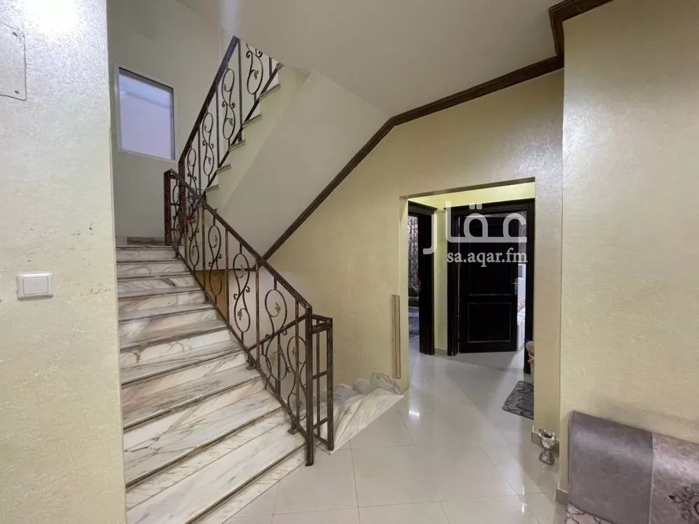 4 bedroom villa in King Abdullah 5