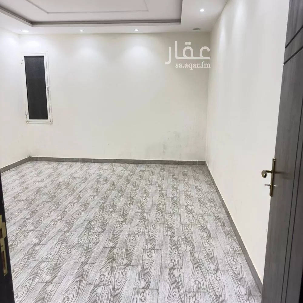 فيلا 6 غرف في عكاظ 3