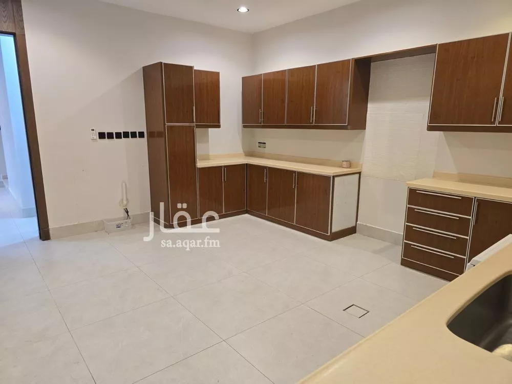6 bedroom villa in Al Mahdiyyah 3