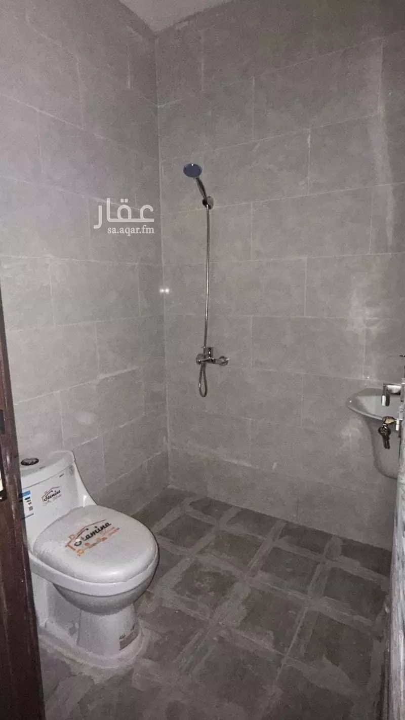 فيلا 8 غرف في الجنادرية 9