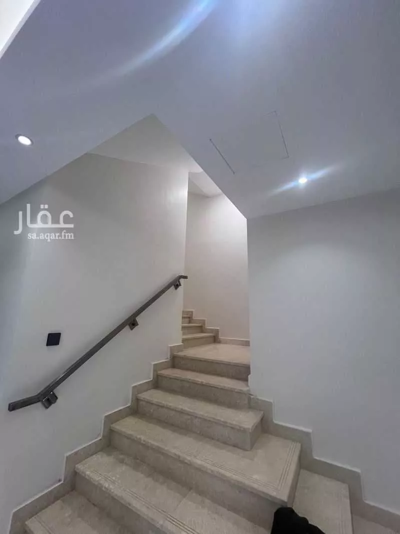 فيلا 5 غرف في الجنادرية 3