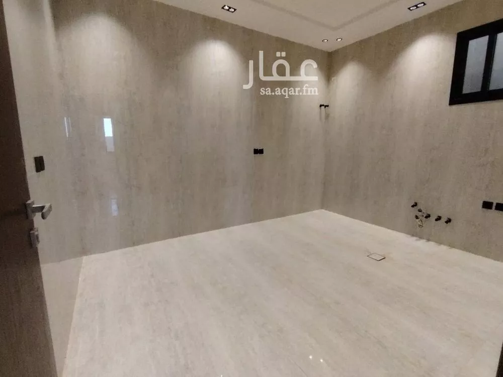 3 bedroom apartment in Al Hazm 4