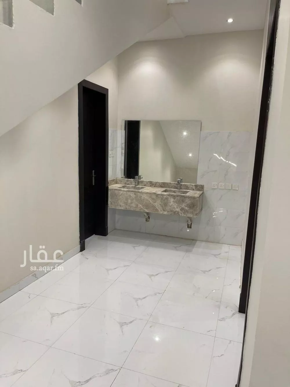 فيلا 6 غرف في عكاظ 7