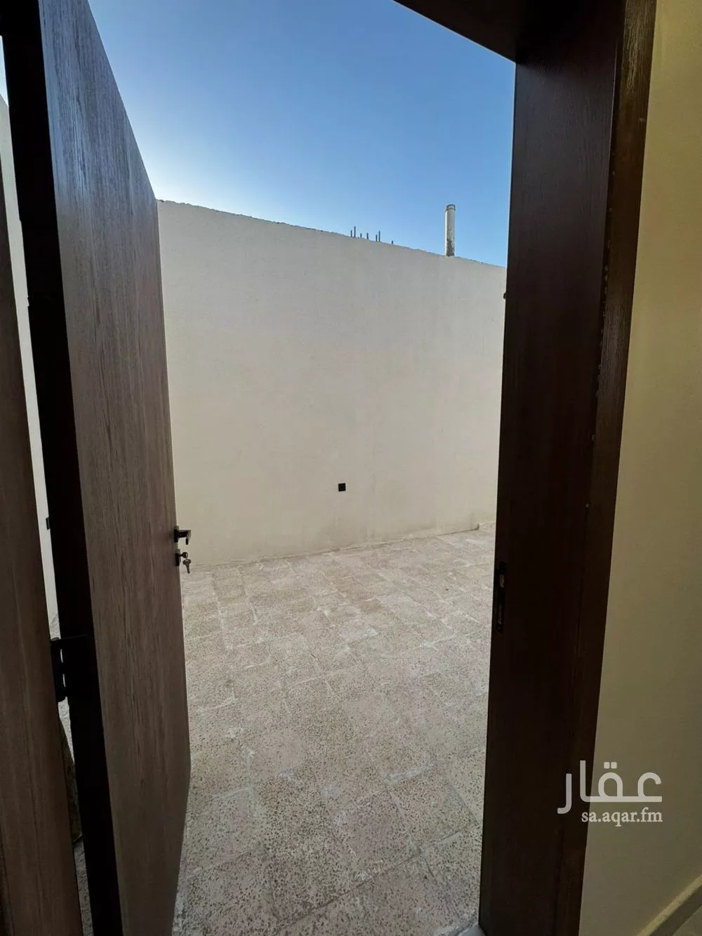 شقة 4 غرف في الشرق 11